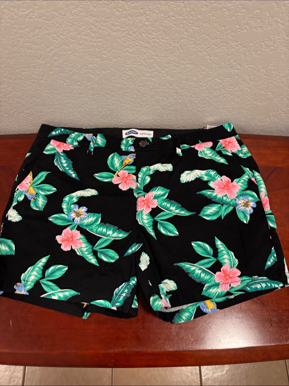 Old Navy everyday shorts tropical print size 14 beautiful parrot and flower
